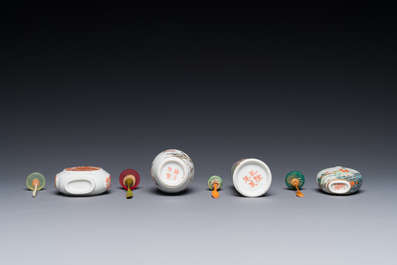 Four Chinese famille rose and iron-red snuff bottles, Qianlong and Yongzheng mark, 19/20th C.