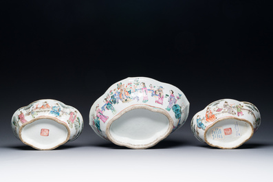 Three lobbed Chinese famille rose bowls, Yongzheng mark, 19th C.