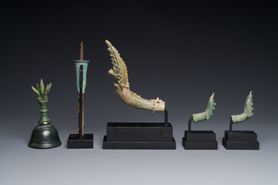 A various collection of bronze khmer palanquin hooks, a bell and a dagger, Angkor Wat periode, Thailand, 12th C.