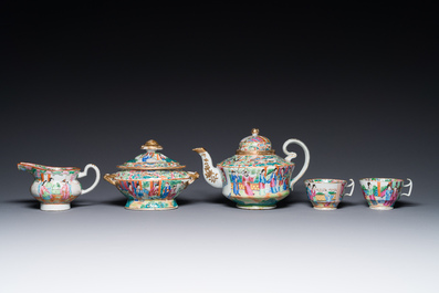 A Chinese Canton famille rose 11-piece tea service, 19th C.