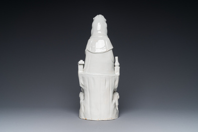 Groupe de Guanyin avec un gar&ccedil;on entour&eacute;s de ses servants en porcelaine blanche de Dehua, Chine, 18&egrave;me