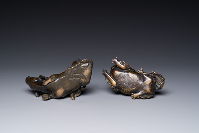 Deux compte-gouttes en bronze, Chine, Ming/Qing