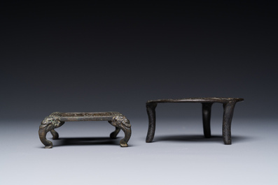 Groupe de quatre objets de bureau d'&eacute;rudit en bronze, marque Shi Sou 石叟, Chine, Ming/Qing