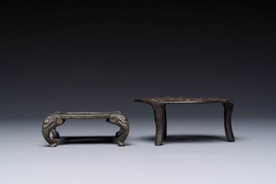 Groupe de quatre objets de bureau d'&eacute;rudit en bronze, marque Shi Sou 石叟, Chine, Ming/Qing