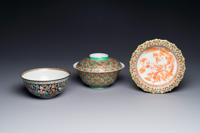 A Chinese Bencharong bowl, covered bowl and tazza for the Thai market, 19th C.