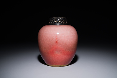 Pot de gingembre en porcelaine de Chine en rouge de cuivre monochrome au couvercle en bois ajour&eacute;, 18/19&egrave;me