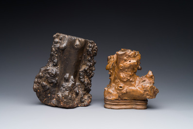 Two Chinese burl wood brush pots, 'bitong', 19th C.