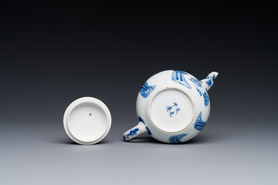 Een Chinese blauw-witte 'Lange Lijzen' theepot met deksel, Chenghua merk, Kangxi