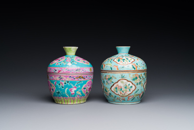 Deux bols couverts de type 'chupu' en porcelaine de Chine famille rose pour le march&eacute; Straits ou Peranakan, marque et &eacute;poque de Guangxu