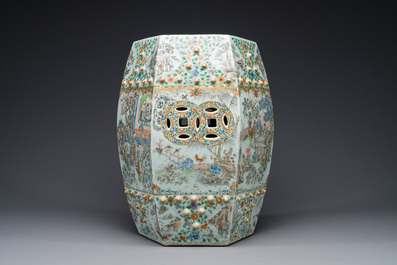 A Chinese Canton famille verte garden seat with figurative design, 19th C.