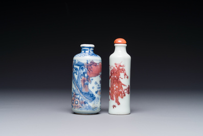 Deux tabati&egrave;res en porcelaine de Chine en bleu, blanc et rouge de cuivre, marque de Qianlong, 19&egrave;me