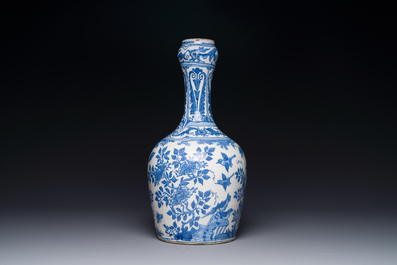 A Dutch blue and white chinoiserie bottle vase, Delft or Haarlem, 1st half 17th C.