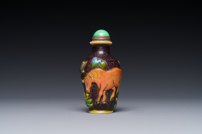 A Chinese overlay Peking glass snuff bottle with horses, Yongzheng mark, 19th C.