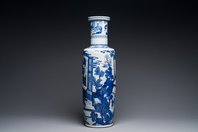 Een grote Chinese blauw-witte rouleauvaas met 'Guo Ziyi 郭子儀拜壽' decor, Kangxi