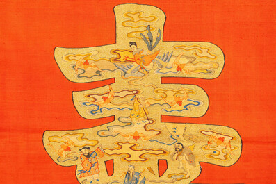 Trois panneaux en soie brod&eacute;e &agrave; d&eacute;cor figuratif, Chine, 19/20&egrave;me