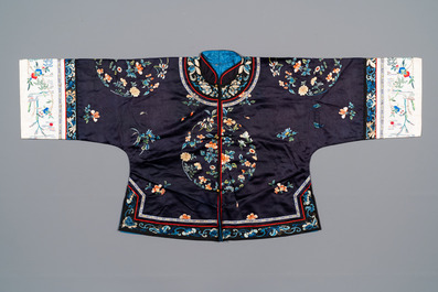 A group of eight pieces of Chinese embroidered silk, 19/20th C.