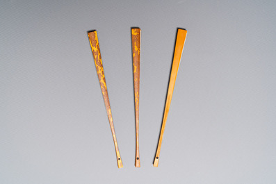 Drie waaiers, navolger van Zhang Daqian 張大千 (1899-1983) en Wu Hufang 吴湖帆 (1894-1968), inkt en kleur op papier