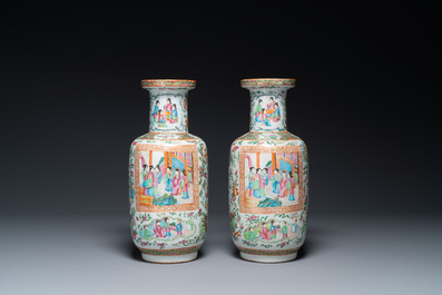 A pair of Chinese Canton famille rose vases with wooden stands, 19th C.