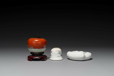 A group of three Chinese famille rose scholar&rsquo;s desk objects, Qianlong mark, 19/20th C.