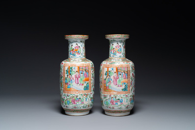 A pair of Chinese Canton famille rose vases with wooden stands, 19th C.