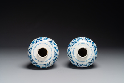 A pair of Dutch Delft blue and white chinoiserie vases with wooden covers, 18th C.