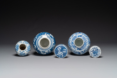 A pair of Chinese blue and white covered vases and three jars, 19th C.