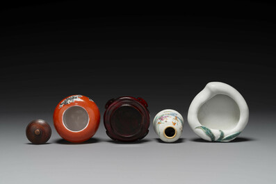 A group of three Chinese famille rose scholar&rsquo;s desk objects, Qianlong mark, 19/20th C.