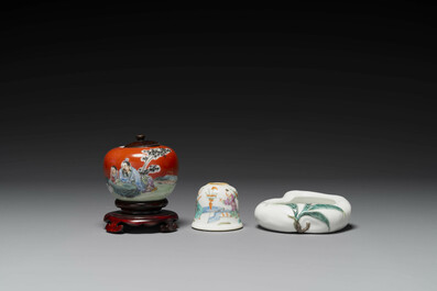 A group of three Chinese famille rose scholar&rsquo;s desk objects, Qianlong mark, 19/20th C.