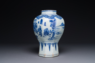 A Chinese blue and white octagonal 'Zhi Ri Gao Sheng 指日高昇' vase, Transitional period