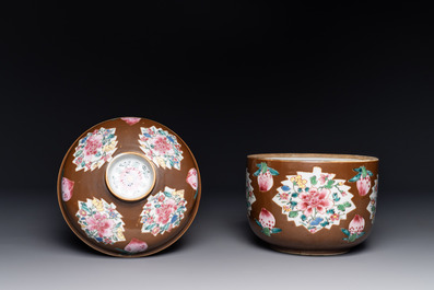 A pair of Chinese capucin-brown-ground famille rose covered bowls with floral design, Yongzheng/Qianlong