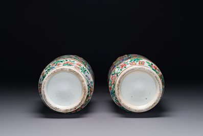 A pair of fine Chinese Canton famille rose 'Water Margin 水滸傳' vases, 19th C.