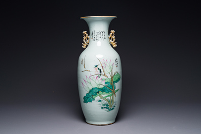 Vase en porcelaine de Chine famille rose, sign&eacute; Yu Zhao 余钊, 19/20&egrave;me