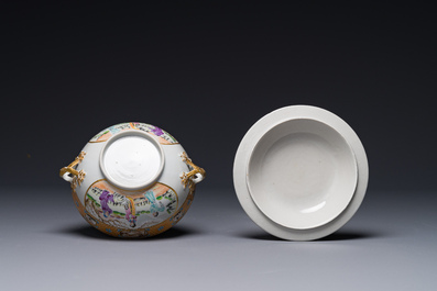 Un bol couvert et son assiette assortie en porcelaine de Chine famille rose de Canton, 19&egrave;me