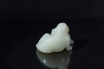 A fine Chinese celadon jade sculpture of a mythical beast, 17/18th C.