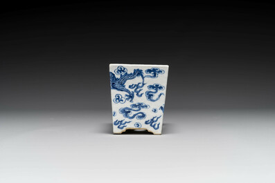 A Chinese blue and white jardiniere with dragons, Guangxu