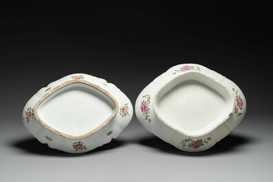 Twee ovale Chinese Canton famille rose tazza's, 19e eeuw