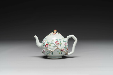 A varied collection of Chinese famille rose porcelain, Yongzheng/Qianlong