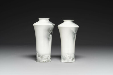 Nishiura Enji (1856-1914): Paire de vases en porcelaine du Japon &agrave; d&eacute;cor de cascades, 19/20&egrave;me