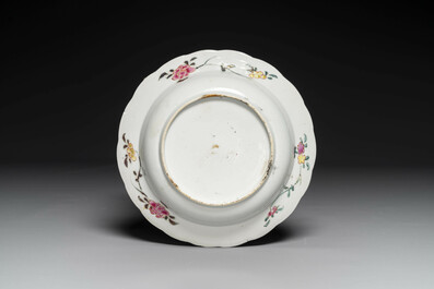 A Chinese famille rose plate with figures in a garden, Yongzheng