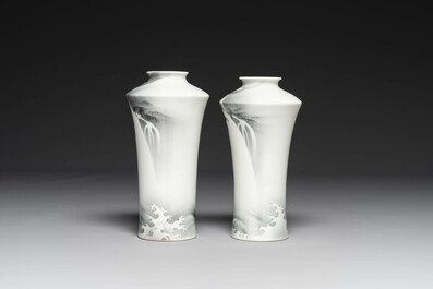 Nishiura Enji (1856-1914): Paire de vases en porcelaine du Japon &agrave; d&eacute;cor de cascades, 19/20&egrave;me