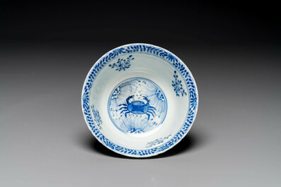 A group of six pieces of Chinese blue and white porcelain, 18/19th century