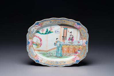 Soupi&egrave;re couverte sur son support en porcelaine de Chine famille rose de Canton &agrave; d&eacute;cor mandarin, Qianlong