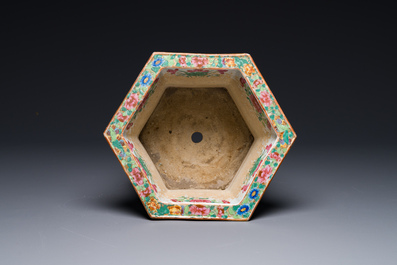 A very fine hexagonal Chinese Canton famille rose jardiniere, 19th C.