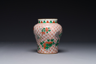 A small Chinese wucai jar with floral design, Transitional period