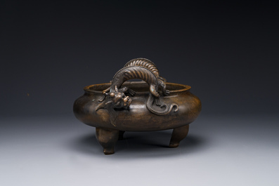 A large Chinese bronze tripod censer with 'chilong' handles, Qing Qian Gong 清乾宮 mark, 18th C.