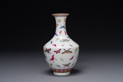 A Chinese famille rose vase with butterfly design, Guangxu mark, 19th C.