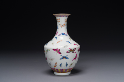 A Chinese famille rose vase with butterfly design, Guangxu mark, 19th C.