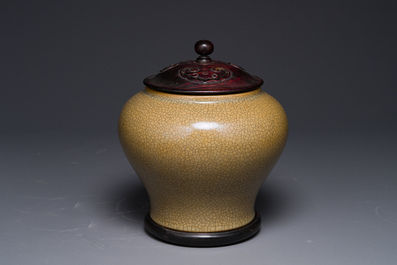 A Chinese ge-type jar with wooden cover and stand, 19th C.