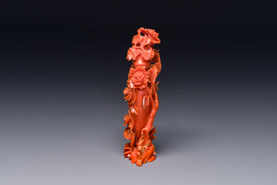 A Chinese red coral sculpture of a vase and cover with peonies, 19/20th C.