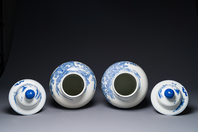 A pair of Chinese blue and white covered vases with figural design, 19th C.